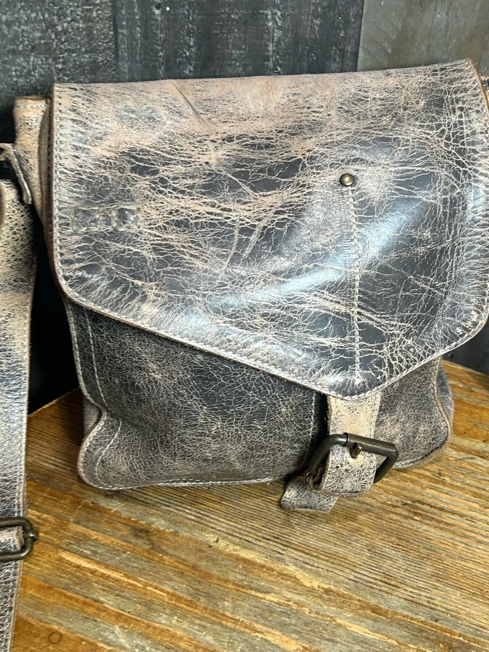 Vintage-Style Leather Crossbody Bag - Brown
